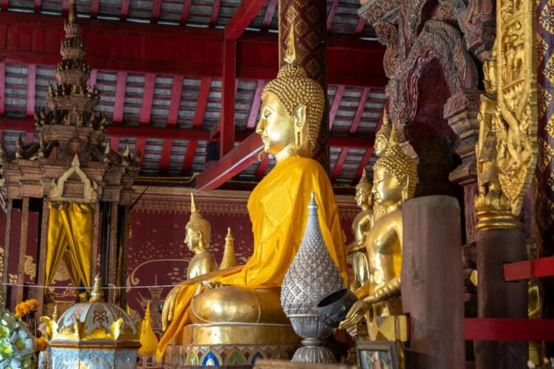 Chiang Mai's Highlights: Sightseeing Night Bike Tour - Wat Intakhin: 700-Year-Old Temple