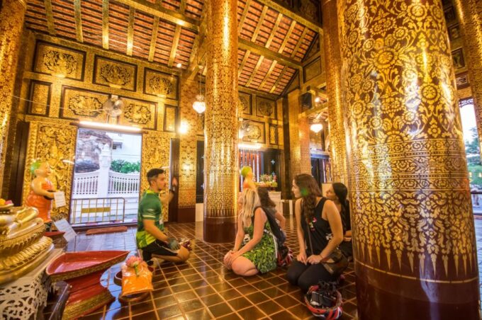 Chiang Mai's Highlights: Sightseeing Night Bike Tour - Three Kings Monument: Chiang Mais Founding