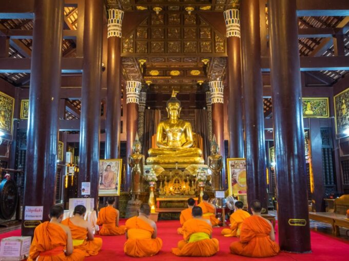 Chiang Mai's Highlights: Sightseeing Night Bike Tour - Chang Phuak Gate Market: Street Food Tasting and Night Market