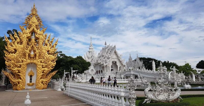 Chiang Rai: Guided Full-Day Highlights Tour With Thai Lunch - Tour Features
