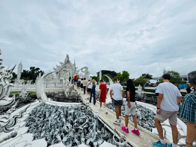 Chiang Rai: Wonderful Temples & 7 Major Sites | Buffet Lunch - Exploring the Blue Temple: Wat Rong Sue Ten