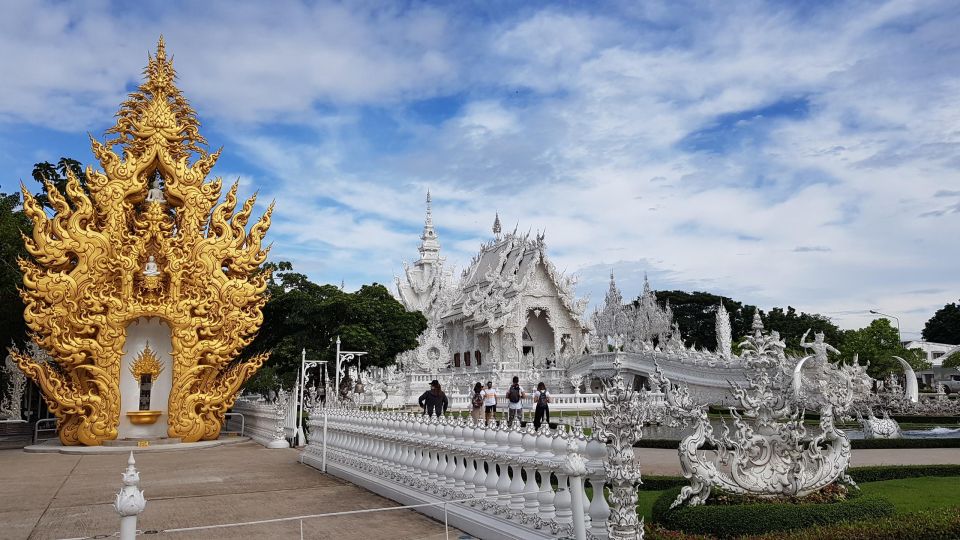 Chiang Rai:Guide With Lunch Full Day Highlight Tour - Blue Temple