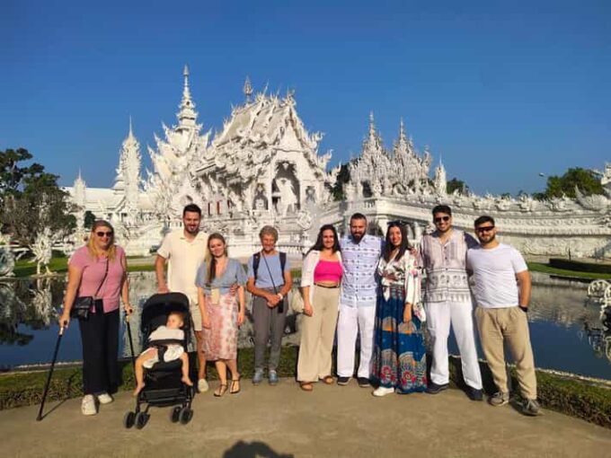 Chiang Rai:Guided Highlights Full-Day Tour-FREE LUNCH BUFFET - Experiencing the Golden Triangle and Choui Fong Tea Farm