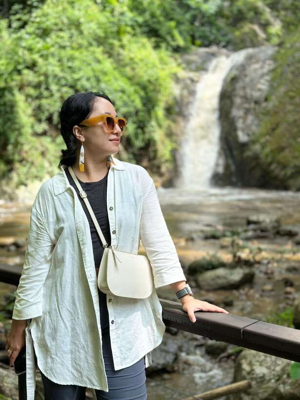 Chiangmai : Sky Pagodas in Lampang , Mae Kampong & More. - Transportation and Logistics