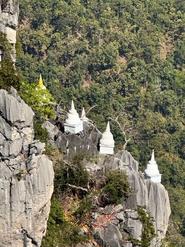 Chiangmai : Sky Pagodas in Lampang , Mae Kampong & More. - Visiting the Sky Pagodas in Lampangs Mountains
