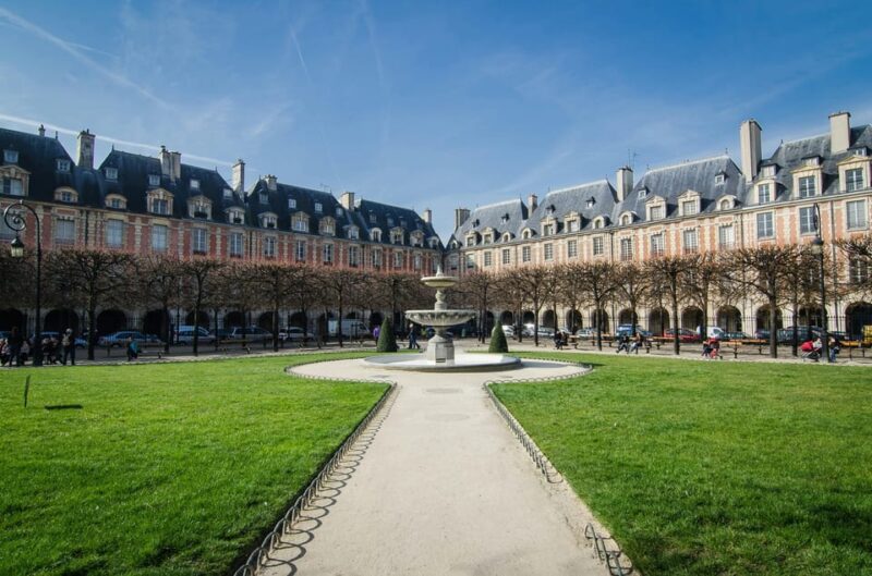 Chic Paris Exploration - Parisian Elegance Stroll