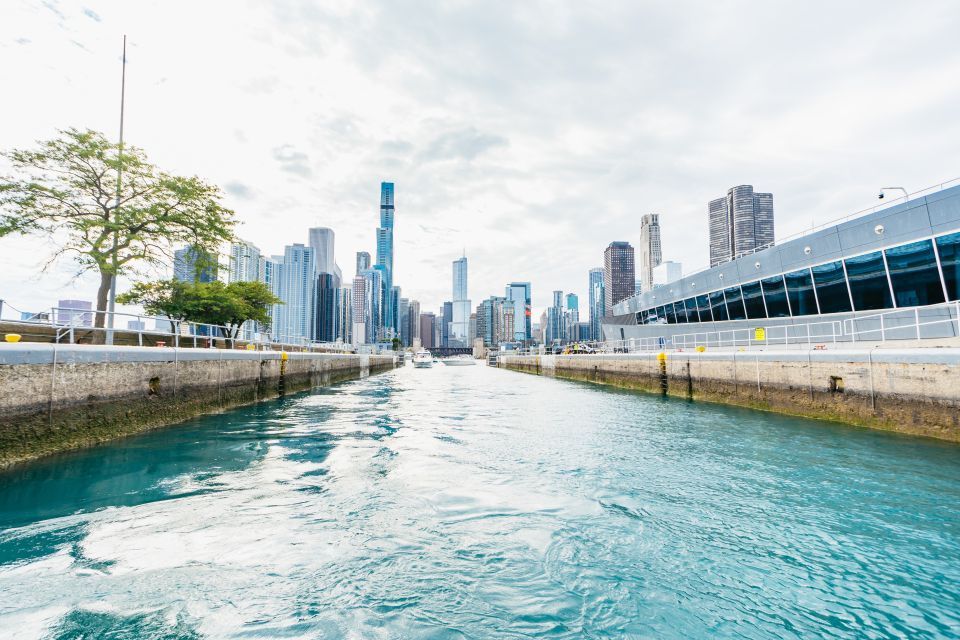 Chicago: 1.5-Hour Lake and River Architecture Cruise - Getting to the Cruise