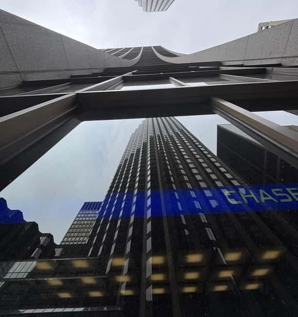 Chicago: Architecture & True Crime History - The Guide and the Experience