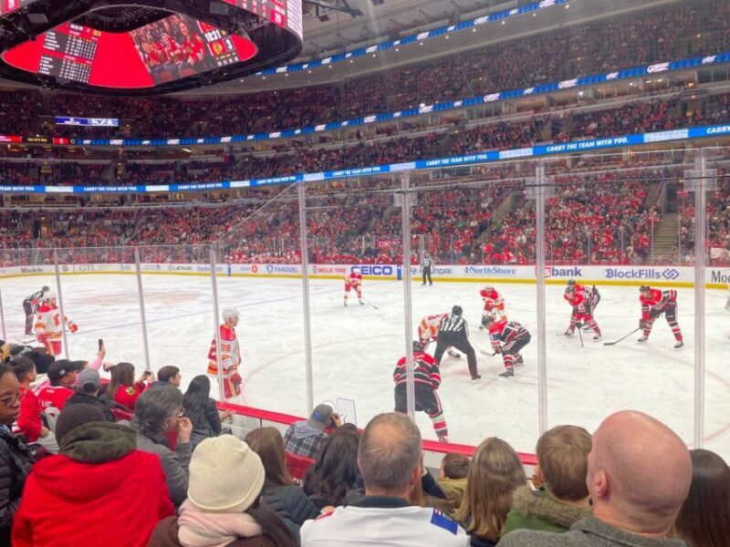 Chicago: Chicago Blackhawks NHL Game Ticket at United Center - A Genuine Blackhawks Experience in the Heart of Chicago