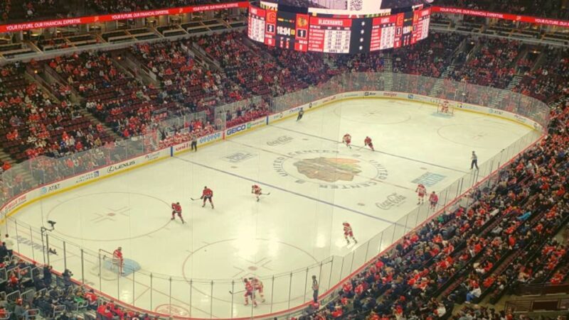 Chicago: Chicago Blackhawks NHL Game Ticket at United Center - Authentic Chicago Atmosphere