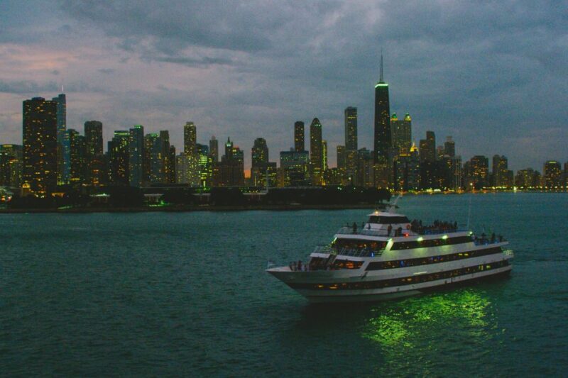 Chicago: Christmas Eve Lake Michigan Gourmet Dinner Cruise - An In-Depth Look at the Christmas Eve Dinner Cruise