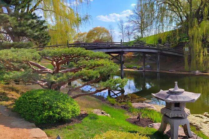 Chicago City's Iconic Sights and Suburb Gems Tour - FAQ