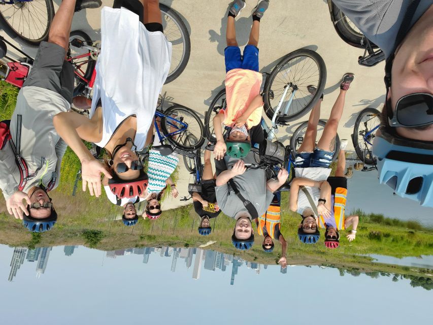Chicago: Downtown Family Food Tour by Bike With Sightseeing - Meeting Point and Arrival