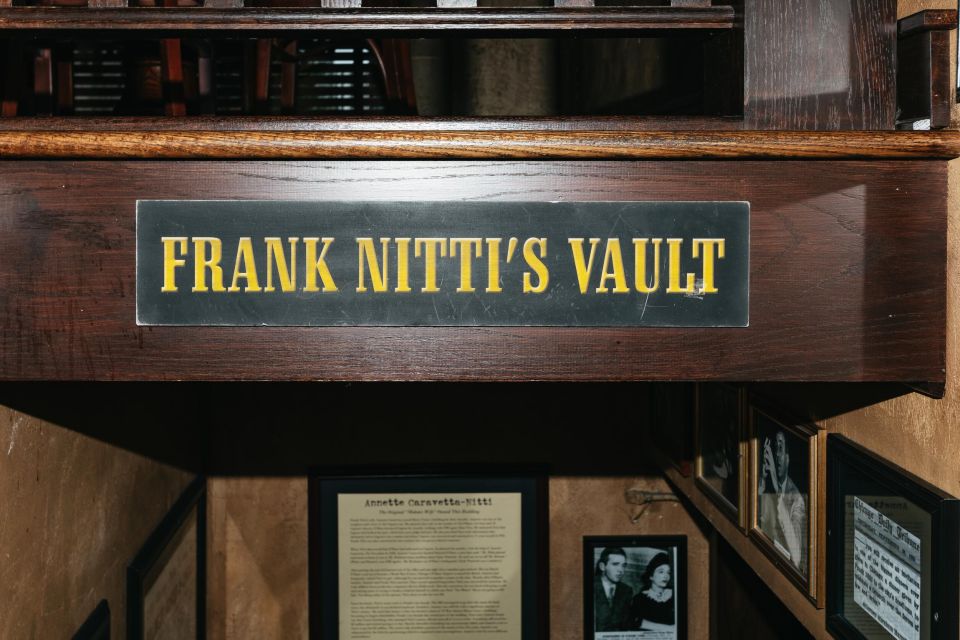 Chicago: Gangsters and Food Tasting Walking Tour - Mansion Used as Brothel