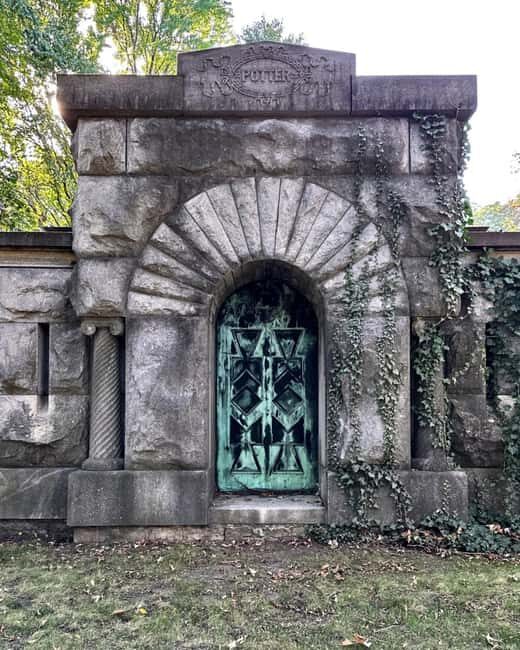Chicago: Graceland Cemetery Guided Walking Tour - What You Can Expect on This Guided Cemetery Walk