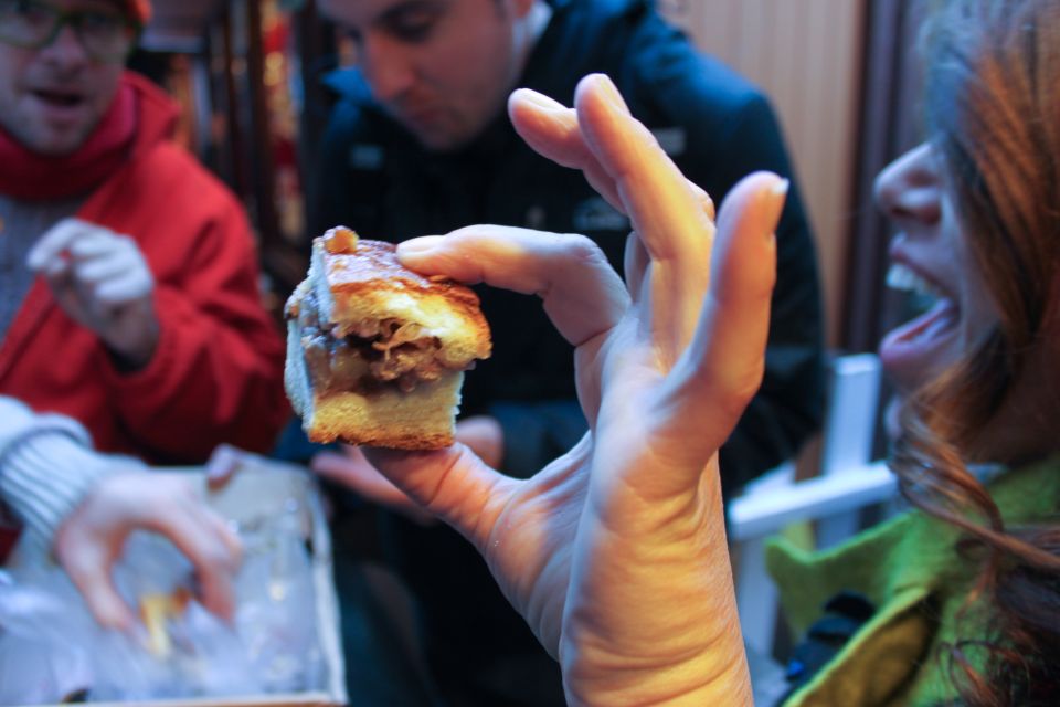Chicago: Guided Holiday Walking Tour and Food Sampling - Meeting Point and Location