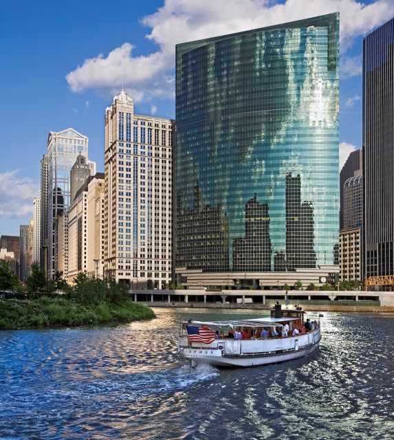 Chicago: Historic Architecture Chicago River Small Boat Tour - Tour Guide Expertise