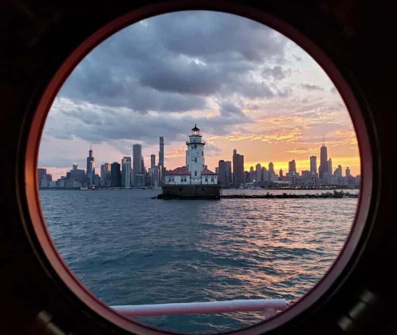 Chicago: Historical Lake and River Fireboat Cruise - Key Points