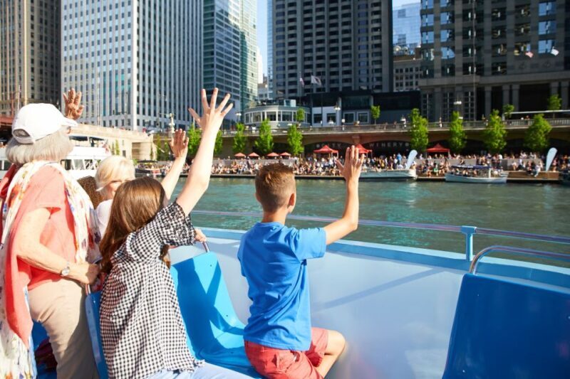 Chicago: Narrated Sightseeing River and Lake Cruise - Highlights of the Tour