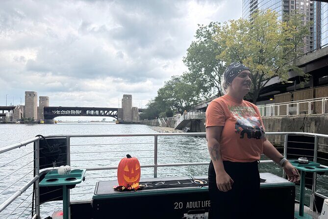 Chicago River Guided Ghost Tour - An In-Depth Look at the Tour Experience