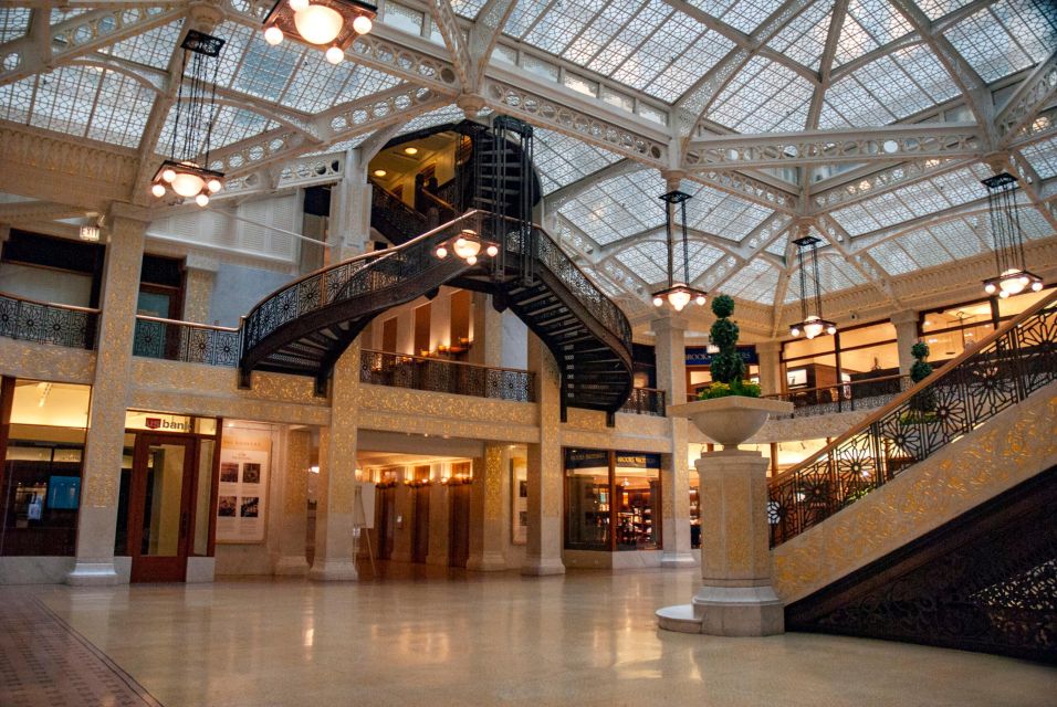 Chicago: Secret Interiors Architecture Walking Tour - Iconic Building Stops