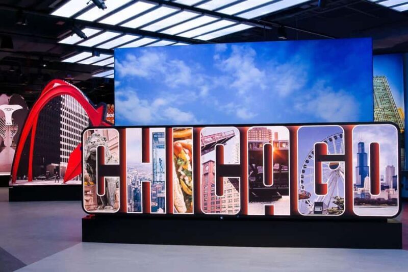 Chicago: Skydeck Ticket and Deep Dish Pizza Dinner - Who Should Consider This Experience?