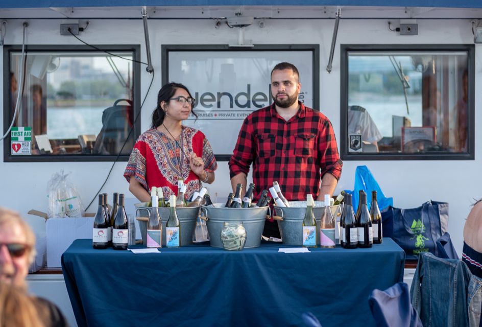 Chicago: Wine & Cheese or Beer & BBQ Thursday Evening Cruise - Beer and BBQ
