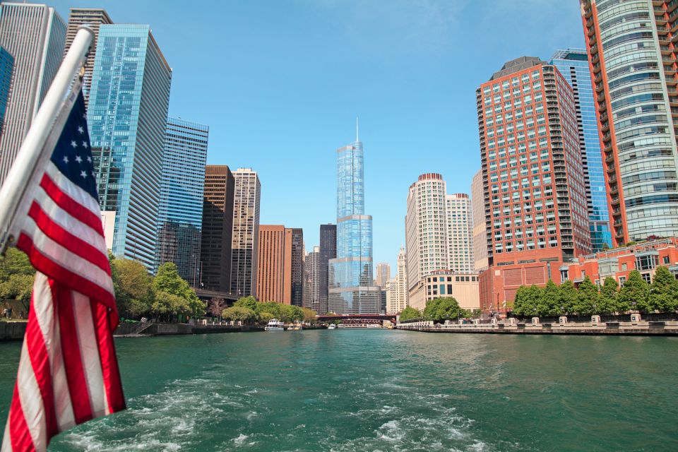 Chicago: Wine & Cheese or Beer & BBQ Thursday Evening Cruise - Meeting Point