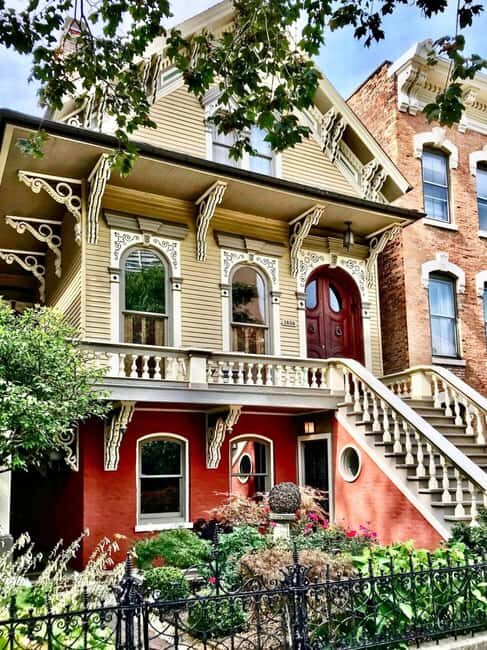 Chicago: Workers Cottages of Oldtown Triangle Walking Tour - Key Points