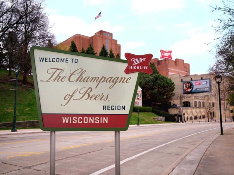 Chicago:Milwaukee City Highlights Day Trip with Brewery Tour - Artistic and Scenic Stops