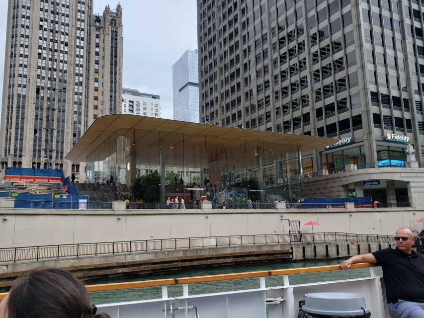 Chicagos Modern Skyscrapers Guided Walking Tour - Modern Architectural Highlights