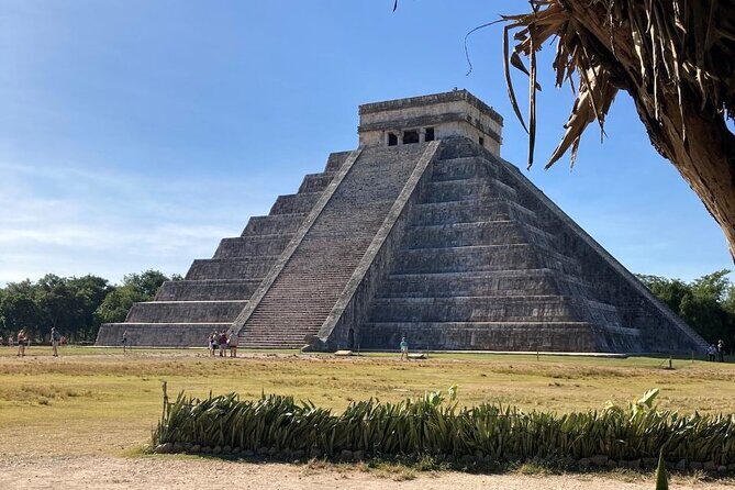 Chichén Itzá and Cenotes Day Trip with Traditional Lunch - Discovering Chichén Itzá: The Majestic Maya Ruins  