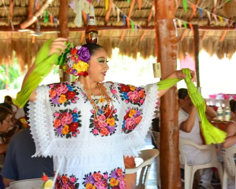 Chichén Itzá Plus: Complete Tour with Free Drinks - Food Break: Tasting Regional Flavors