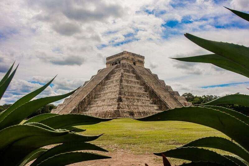 Chichen Itza: Tour to One of the Seven Wonders of the World - An In-Depth Look at the Tour Experience