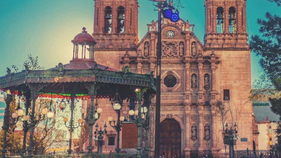 Chihuahua: Magical Christmas Guided Walking Tour - Seasonal Cuisine and Crafts