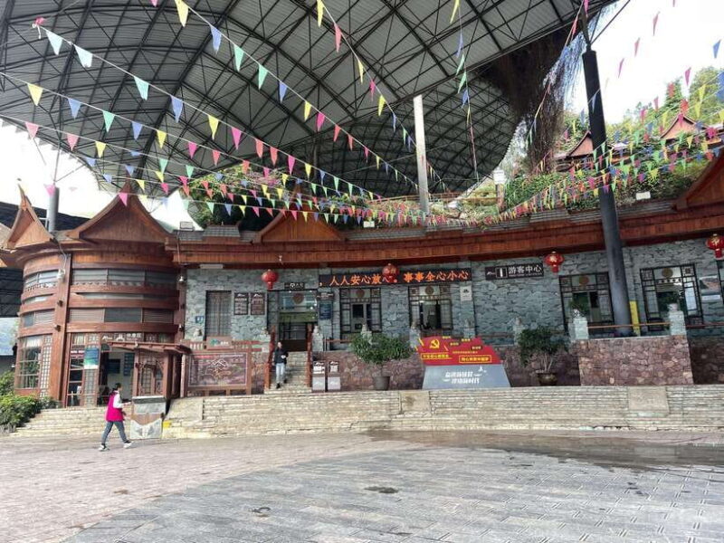 China Tiger Leaping Gorge: A Canyon Adventure - Lunch and Cultural Notes