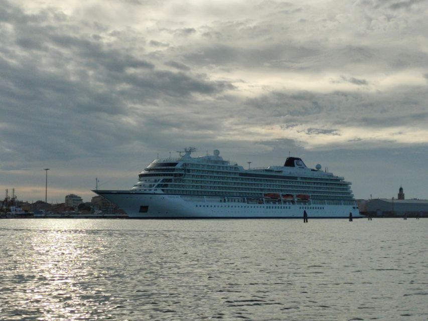 Chioggia: Canals Boat Tour and Take Pictures of the Cruise Ship - Inclusions of the Tour
