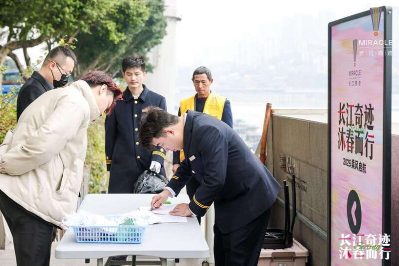 Chongqing: All Inclusive Yangtze Miracle Luxury 4D3N Cruise - Onboard Experience: Comfort, Cuisine, and Service