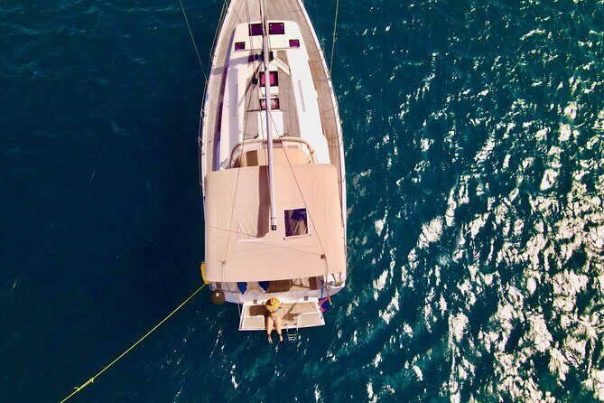 Christmas Cove and Pizza Pi Happy Hour Sail Tour - Key Points