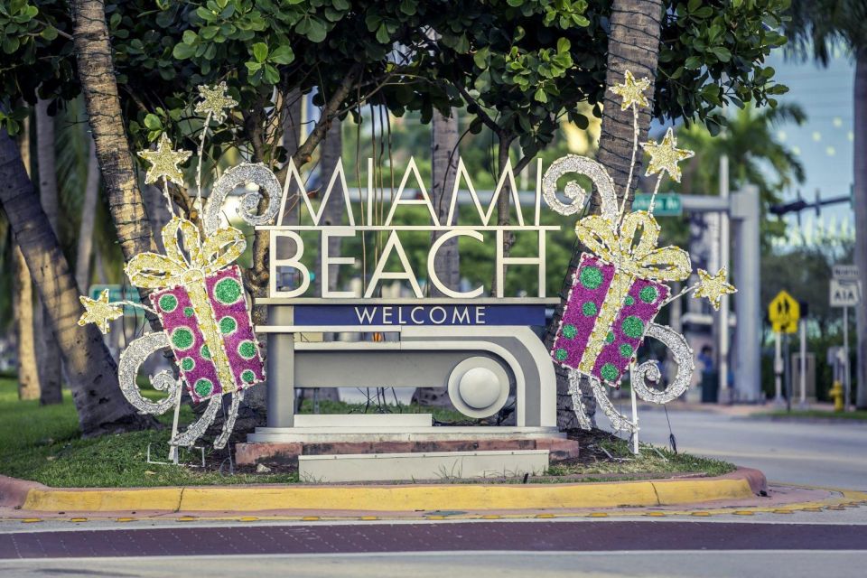 Christmas Discovery in Miami Walking Tour - Key Points