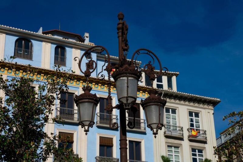 Christmas Magic: Walking Granada’s Historic Highlights - Key Points