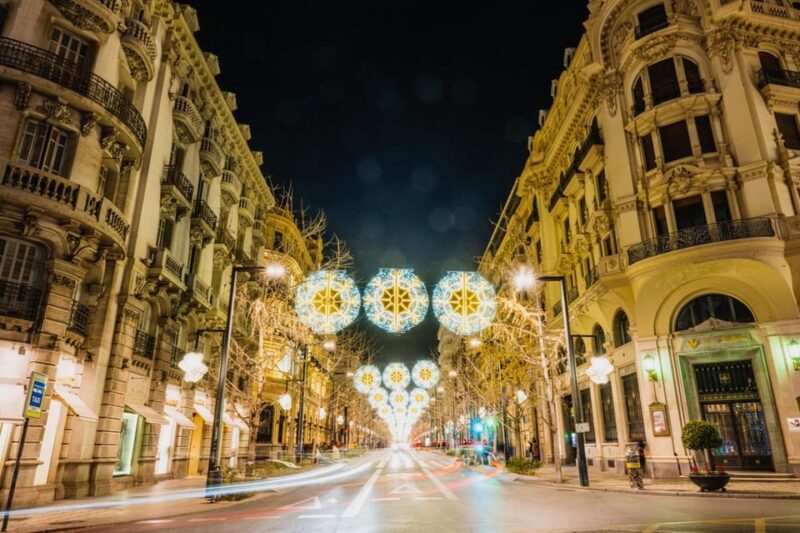 Christmas Magic: Walking Granada’s Historic Highlights - Iconic Avenues and Bustling Squares