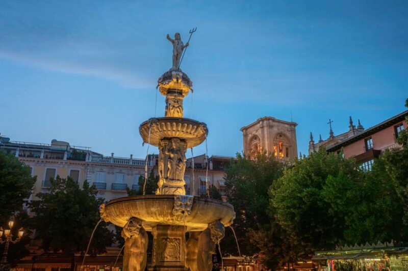 Christmas Magic: Walking Granada’s Historic Highlights - Tales and Traditions Under Twinkling Lights