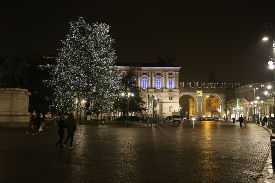 Christmas Sparks in Verona Walking Tour - Ponte Scaligero and Arena Di Verona