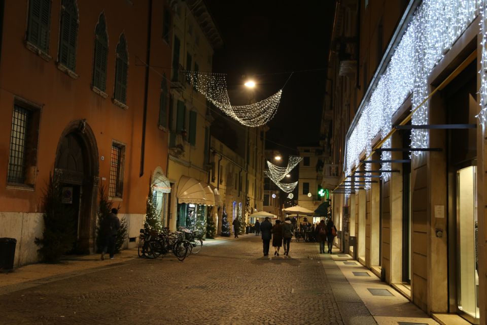 Christmas Sparks in Verona Walking Tour - Porta Borsari and Piazza Dei Signori