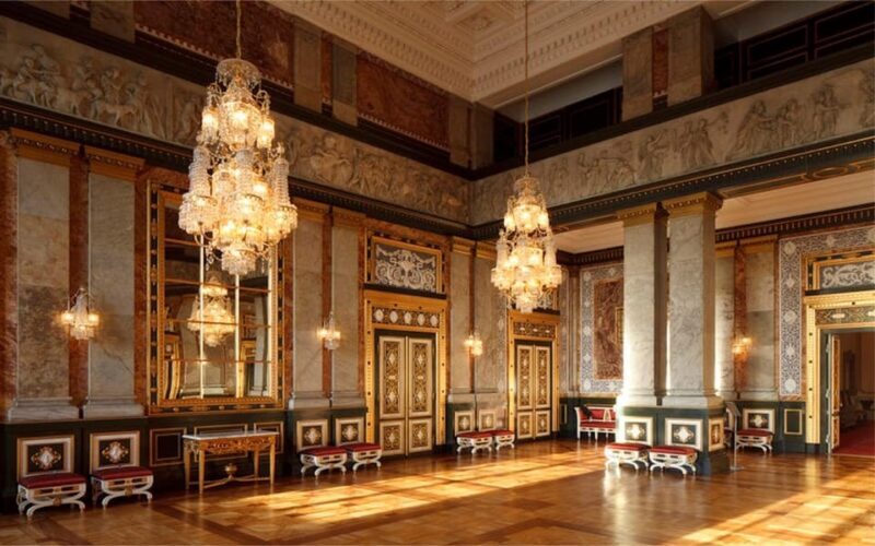Chrtistiansborg Palace Tour in Spanish - Introduction