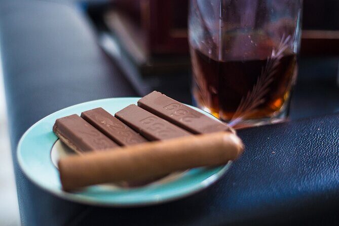 Cigar Rolling Experience with Rum and Chocolate Pairing - Key Points