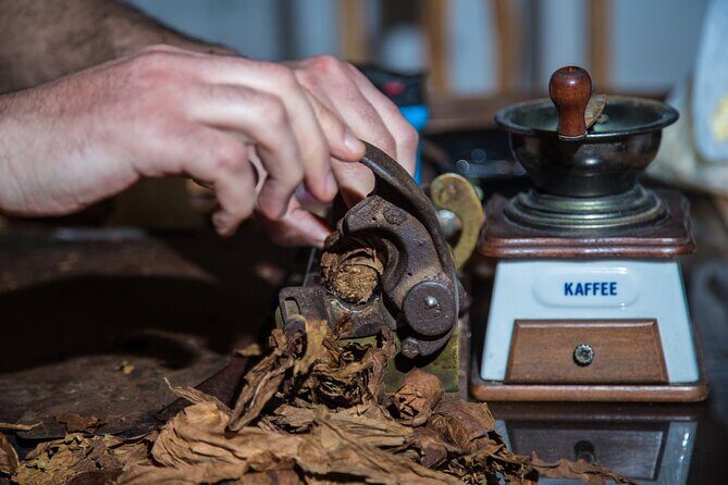 Cigar Rolling Experience with Rum and Chocolate Pairing - A Practical Look at the Experience