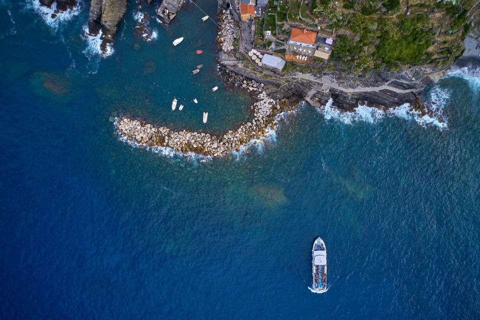 Cinque Terre: 2-Hour Private Boat Tour - Relaxing Onboard and Listening