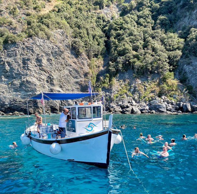 Cinque Terre Boat Tour With a Traditional Ligurian Gozzo - Beverages and Refreshments Included